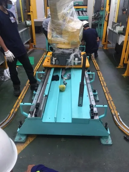track-motion-7th-axis-robot-1.jpg