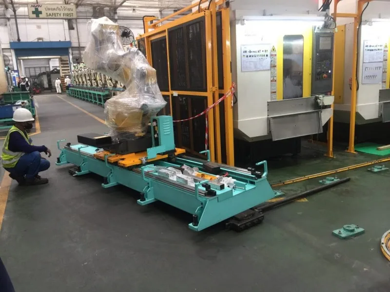 track-motion-7th-axis-robot-2.jpg