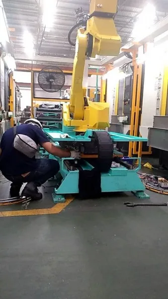 track-motion-7th-axis-robot-4.jpg