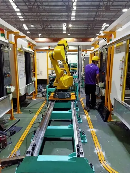 track-motion-7th-axis-robot-15.jpg